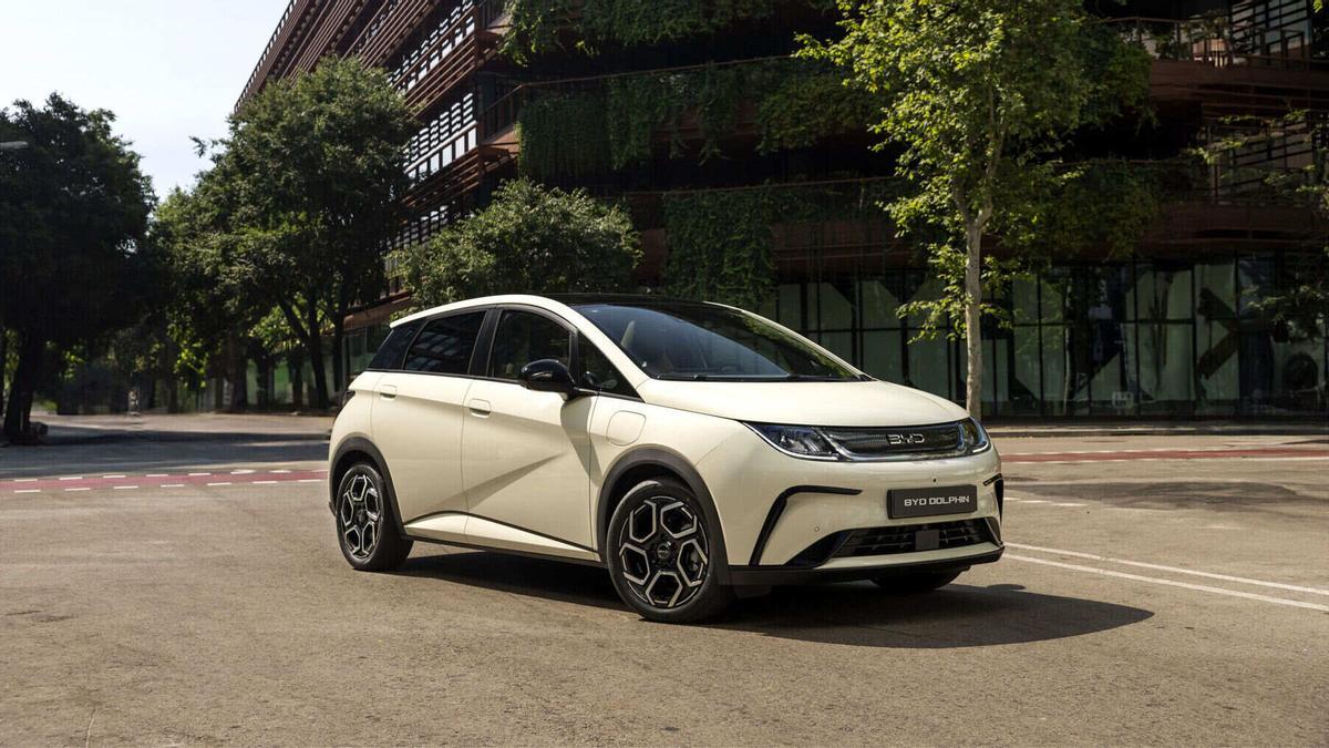 BYD Dolphin, uno de los vehículos eléctricos más populares en el mercado (Fuente: El Periódico)