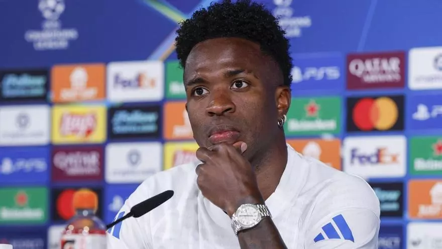 Mossos trabajando en la desmantelación de la rave de Les Gavarres (Fuente: El Periódico)