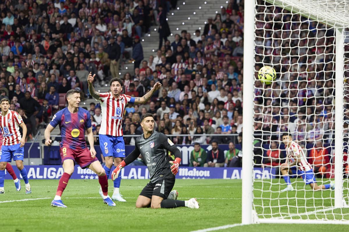 Dani Olmo en acción durante el partido de liga ante el Atlético (Fuente: El Periódico)