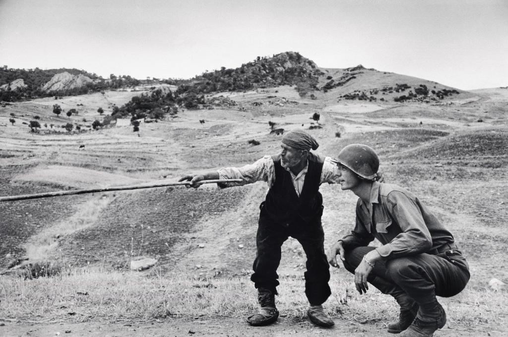 Robert Capa: El fotógrafo que capturó la esencia de la guerra