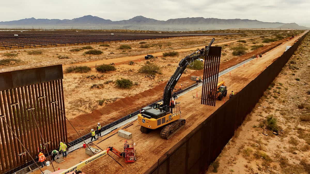 Estados Unidos destruye zona arqueológica milenaria para construir muro fronterizo con México