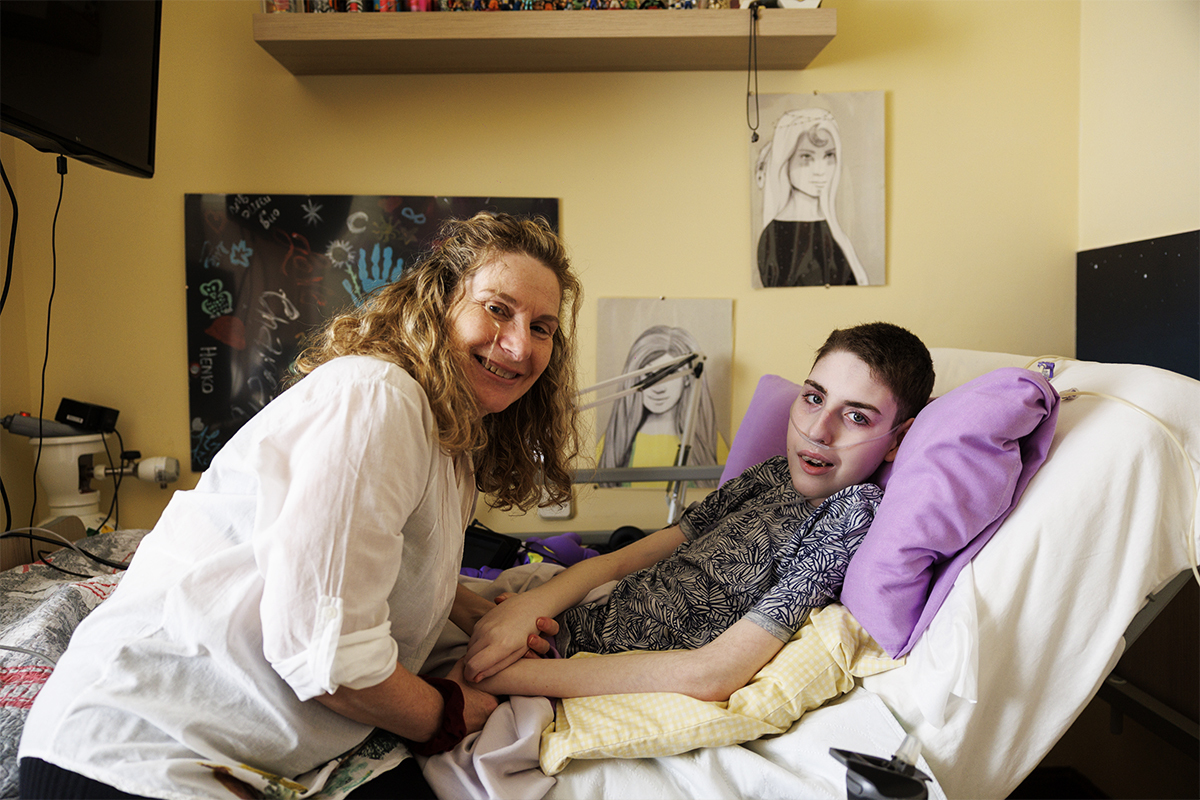 La madre de Iván, Marilén, hablando con su hijo en su habitación (Fuente: El Mundo)