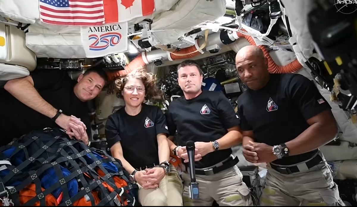 La tripulación de Artemis 2 habla con Trump y el jefe de NASA desde el espacio