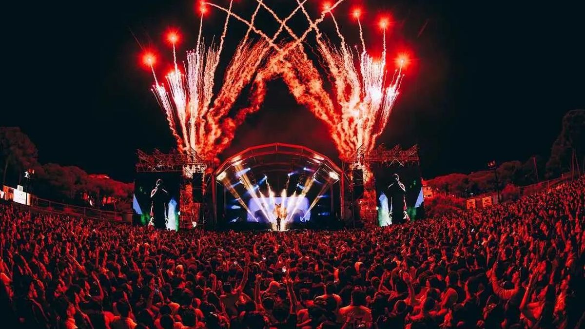 La fiesta de 'La Punta' en Huelva: 6.500 estudiantes portugueses se reúnen para disfrutar de música y diversión