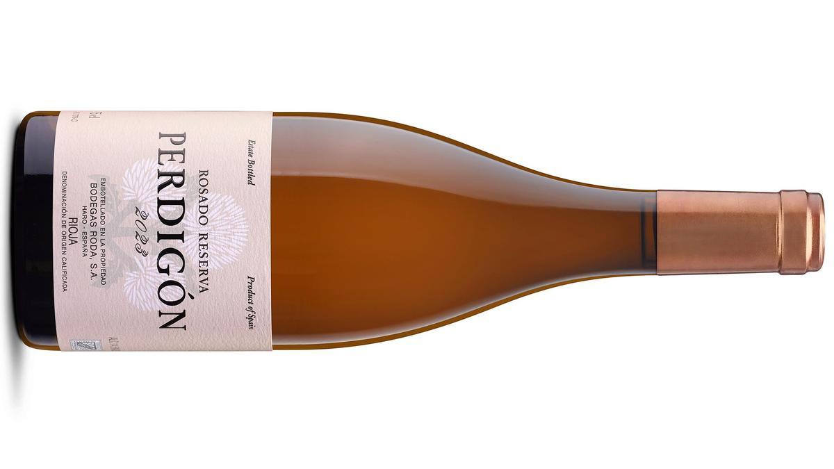 Vino rosado Perdigón 2023 de Bodegas Roda, con un color rosa-salmón brillante y una nariz delicada y compleja. (Fuente: El Periódico)