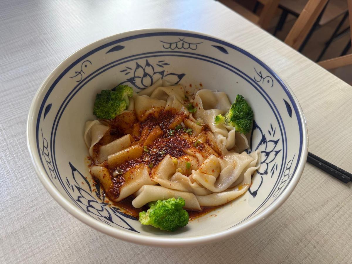 Fideos con gambas de Can Marlau, un plato tradicional catalán (Fuente: El Periódico)