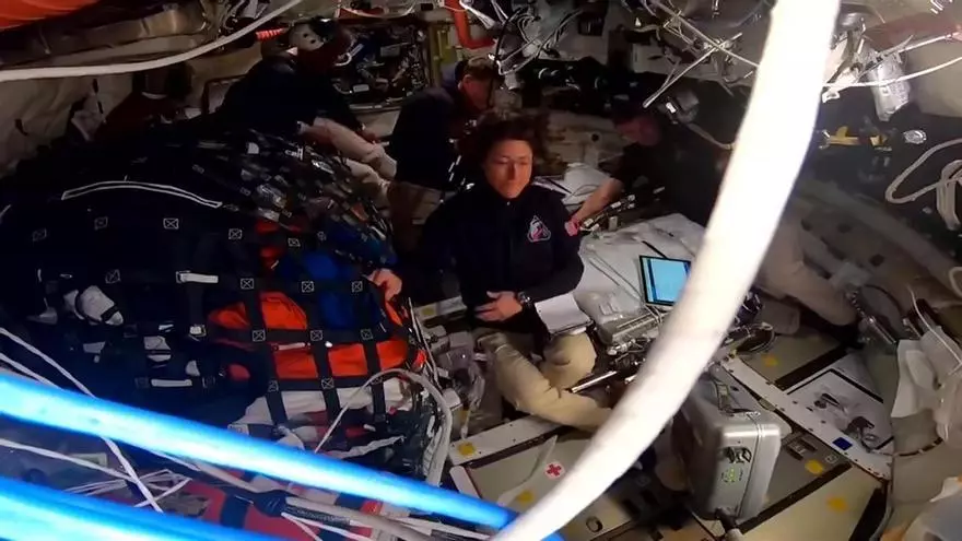 El presidente Trump conversa con la tripulación de la misión Artemis II de la NASA (Fuente: El Periódico)