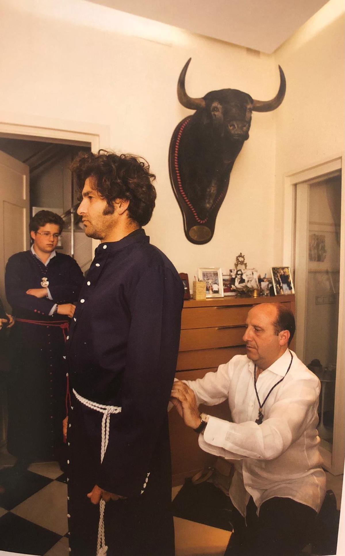 Morante de la Puebla junto al rey Juan Carlos I en la Maestranza (Fuente: El Periódico)