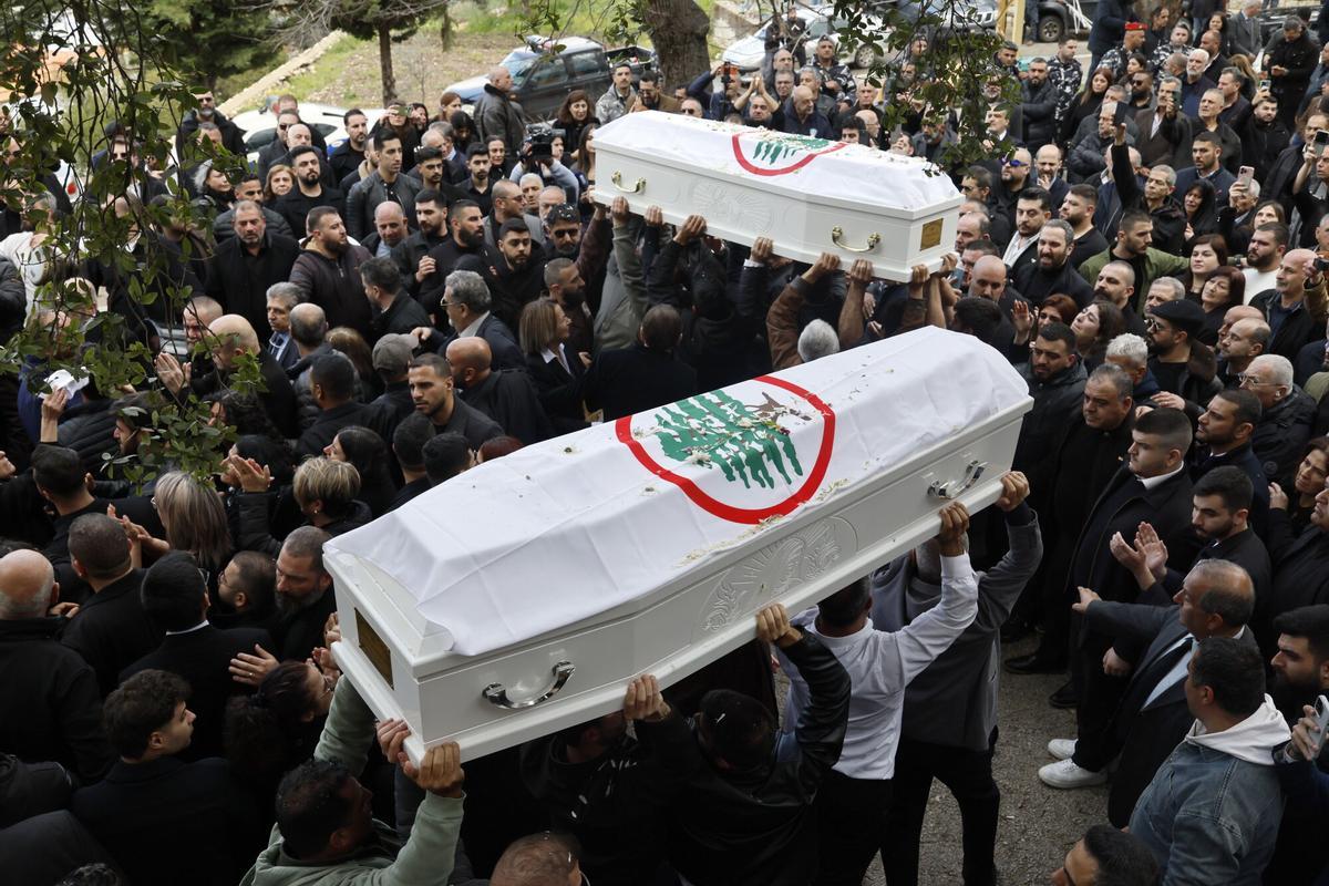 Funeral de Pierre Moawad y su esposa Flavia en la localidad de Yahchouch, Líbano (Fuente: El Periódico)