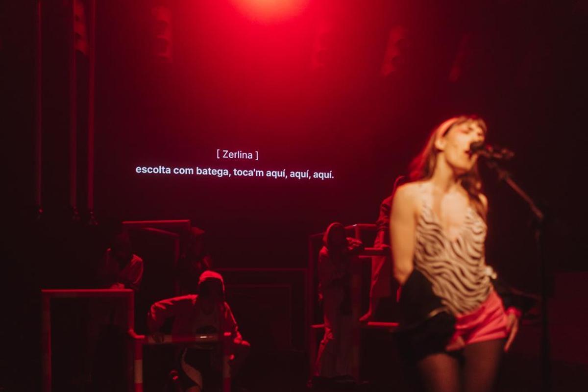 Un momento de 'Mil tres, say cheese', la ópera experimental que fusiona a Mozart con Bad Bunny (Fuente: El Periódico)