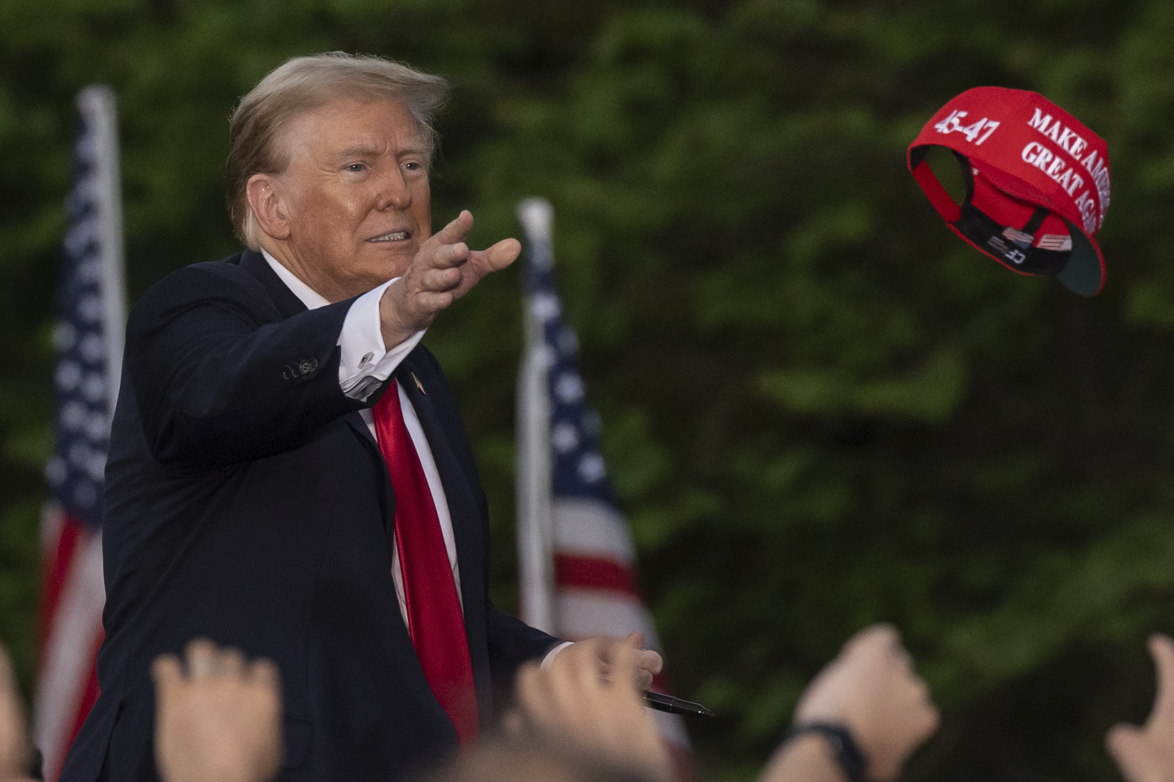 La rebelión en el mundo MAGA: piden invocar la 25ª enmienda para destituir a Trump