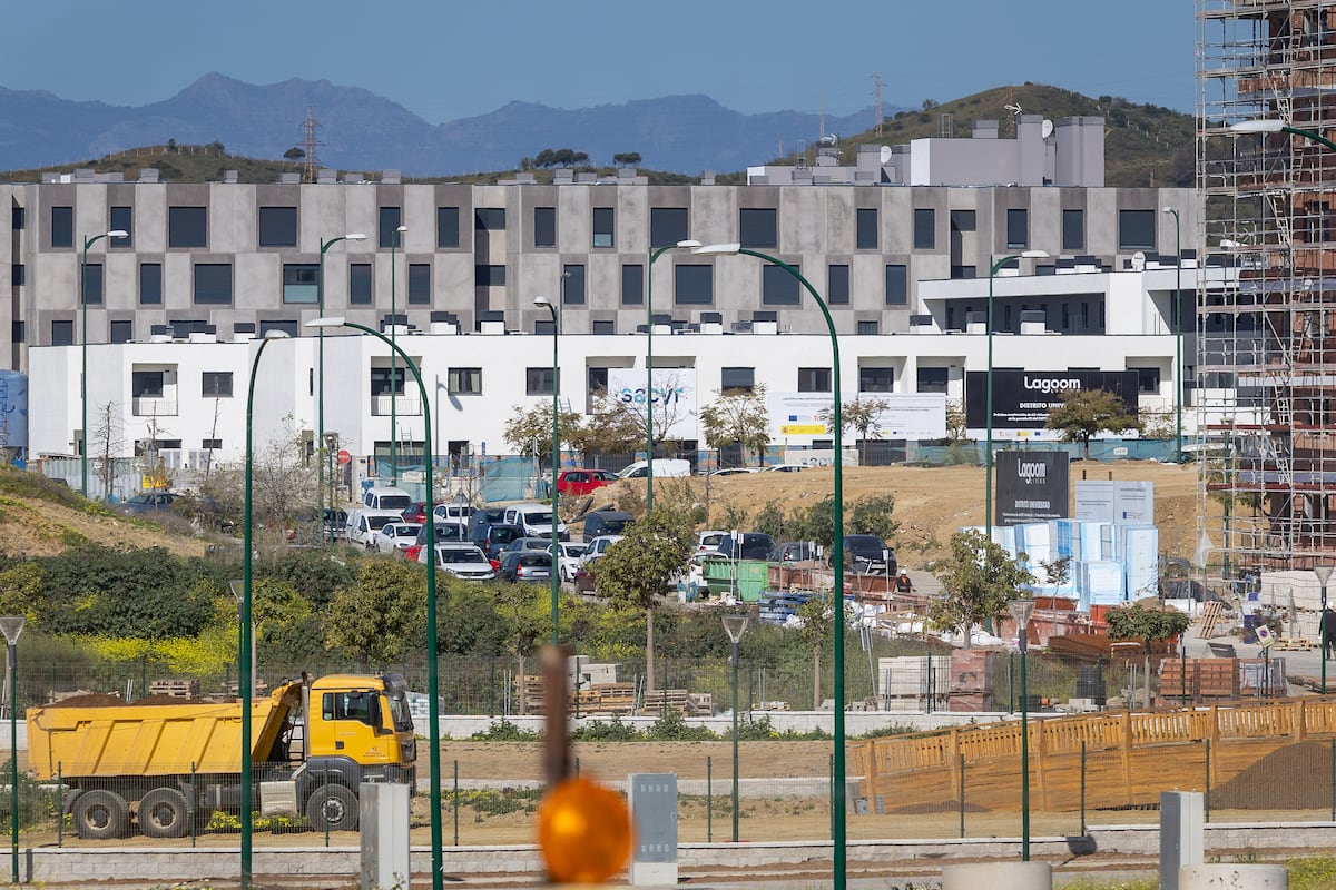 Más de 7.100 personas optan a 62 viviendas de protección oficial en Málaga con garaje y piscina