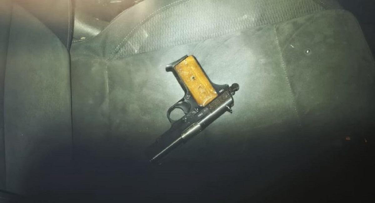 Detenido en Mijas un hombre que apuntó con una pistola a un policía local
