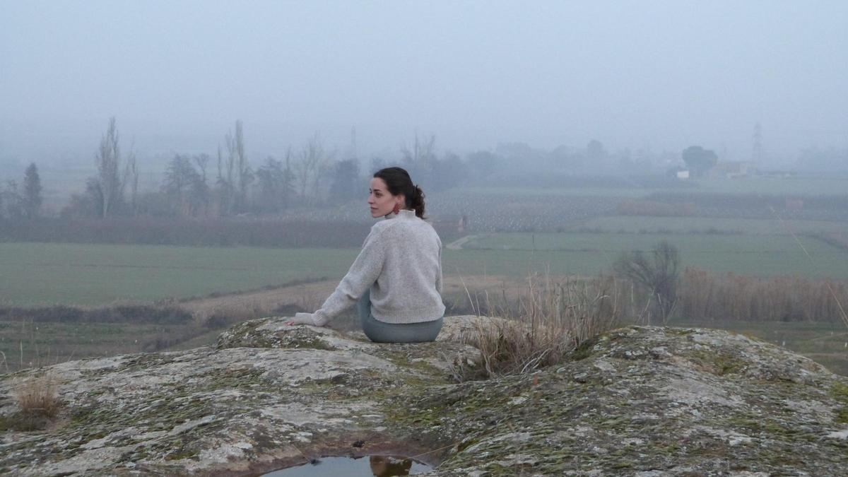 Joana Jové en las Roques de Vimpèlec, un lugar que se ha convertido en su refugio personal. (Fuente: El Periódico)