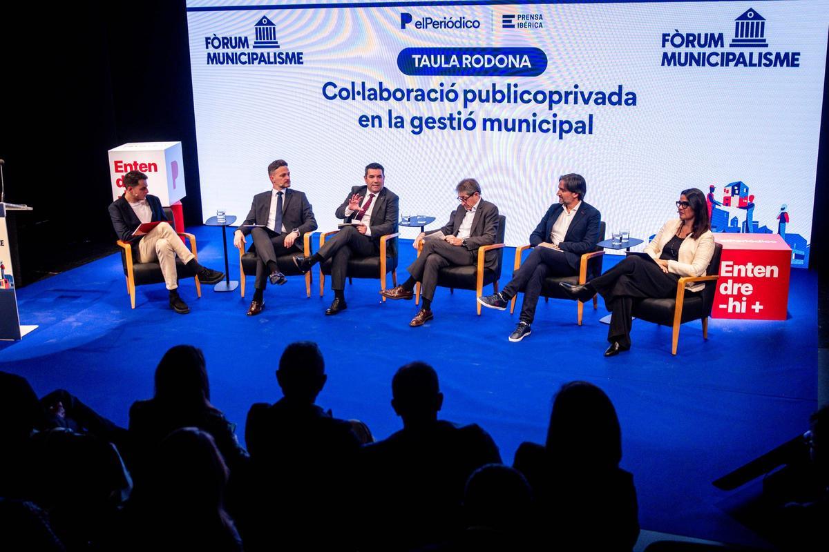 Mar Alarcón, founding partner de la consultora Moodin Policy, en la mesa redonda "Col·laboració público-privada en la gestió municipal" (Fuente: El Periódico)
