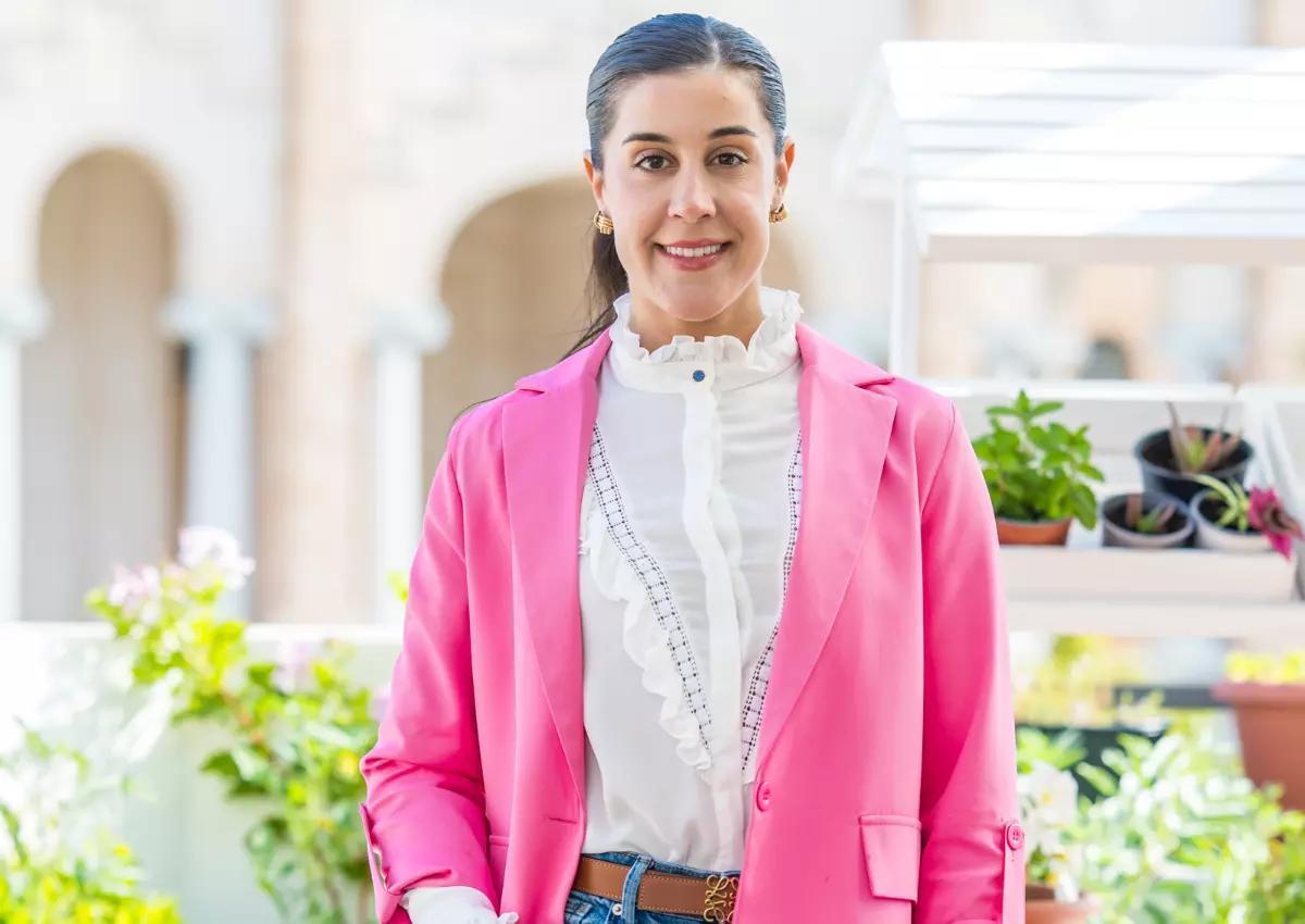 Carolina Marín durante una entrevista en Huelva, sonriendo y con una mirada relajada. (Fuente: El Periódico)