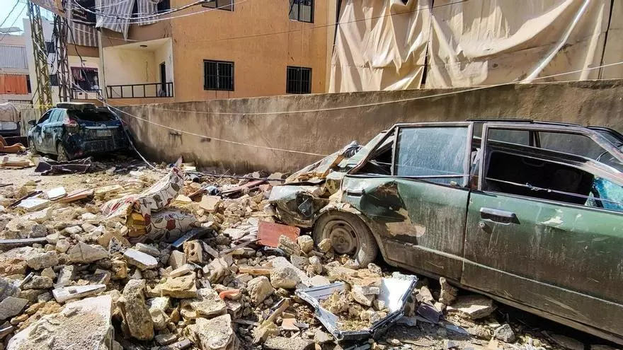 Detalle de la escenografía luminosa de KURIOS – Gabinete de Curiosidades, con proyecciones que crean un ambiente de curiosidades