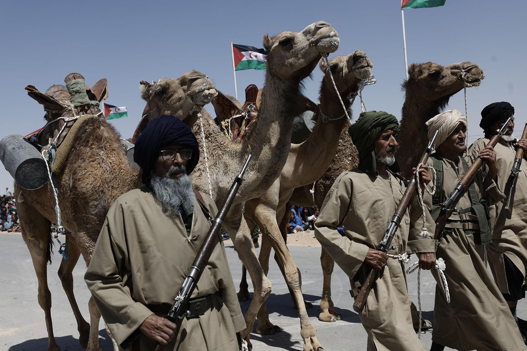 Miles de saharauis se reúnen en el campamento de Auserd para conmemorar el 50 aniversario de la RASD