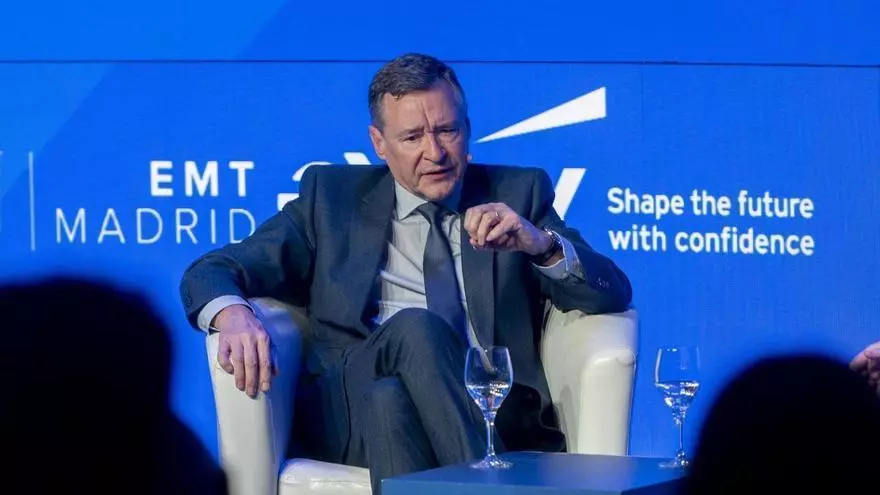 Cayetana Álvarez de Toledo, portavoz adjunta del PP, durante su intervención en la comisión constitucional del Congreso