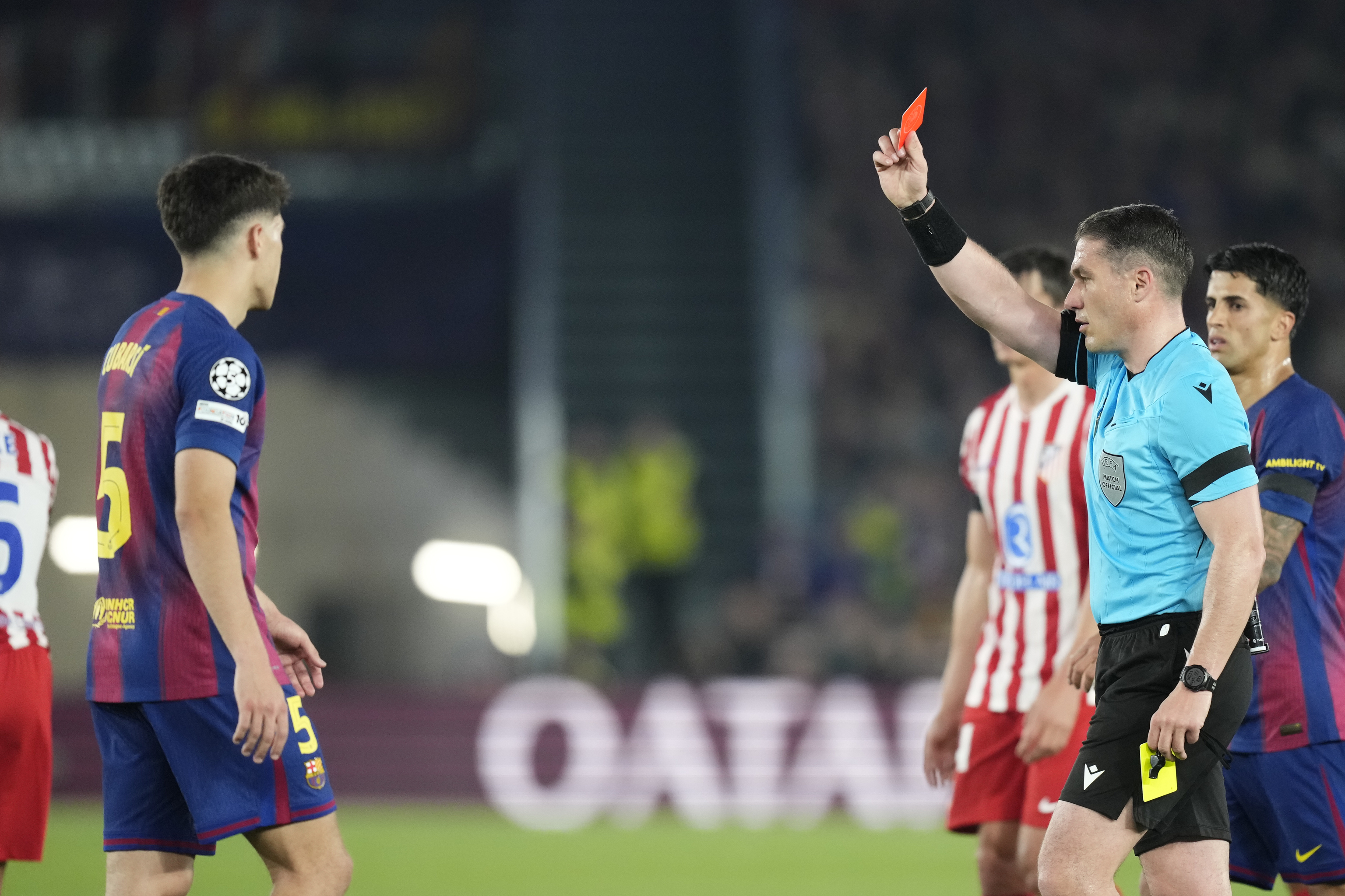 Momento del partido entre Barcelona y Atlético de Madrid en el Camp Nou durante los cuartos de final de Champions