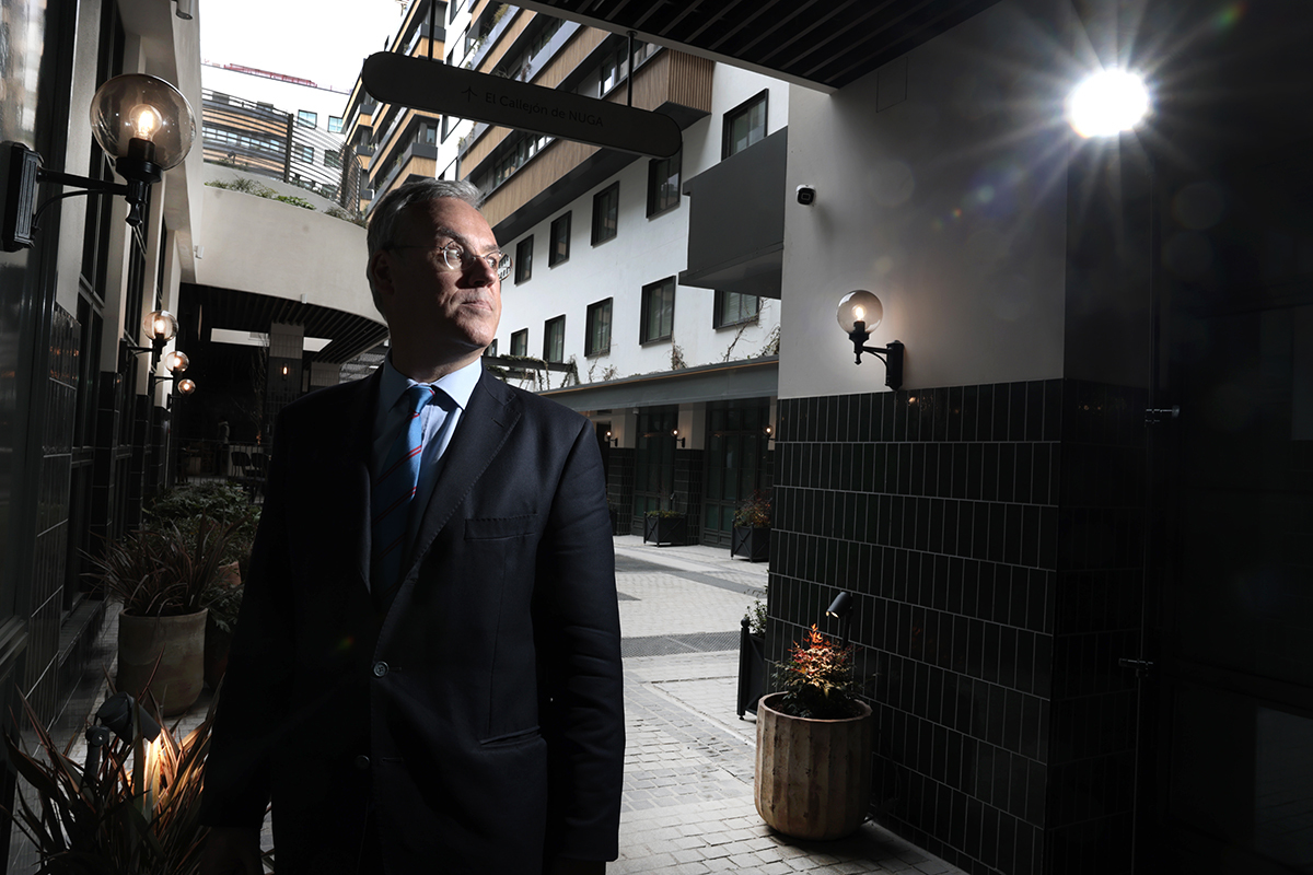 Detalle del Callejón de Nuga, el espacio público de 4.600 metros cuadrados que conecta el complejo con las calles adyacentes