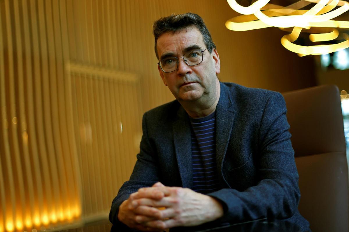 Mick Herron publica 'Las horas secretas', su novela más ambiciosa sobre espías y poder en el Reino Unido