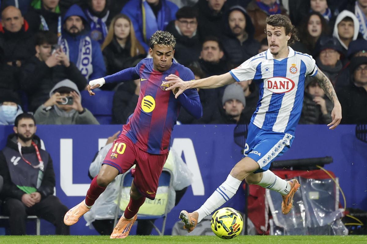 Carlos Romero entrenando en el RCDE Stadium, listo para el derbi contra el Barcelona