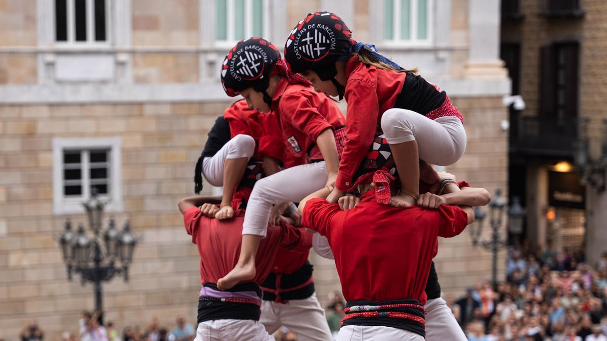 Castells reducen a la mitad el riesgo de lesión infantil frente al fútbol base