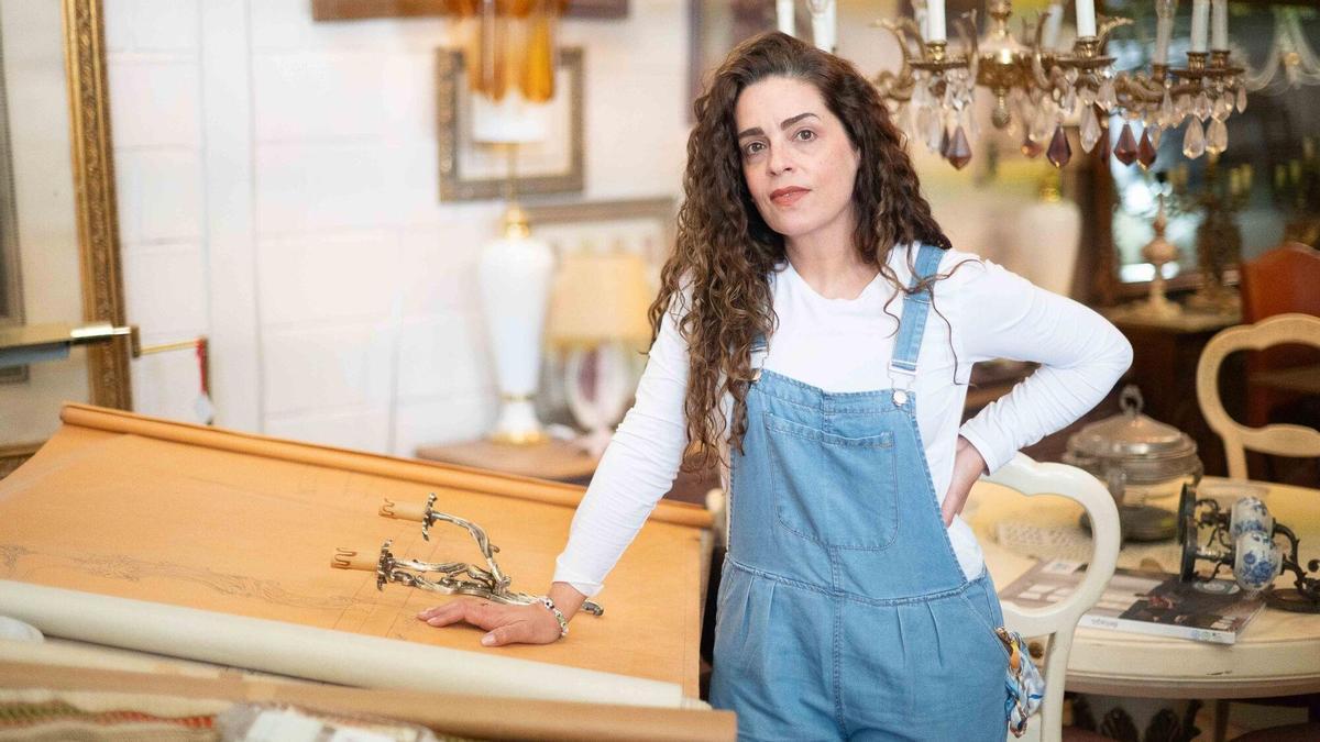 Guadalupe, la artesana que convierte muebles viejos en tesoros vintage