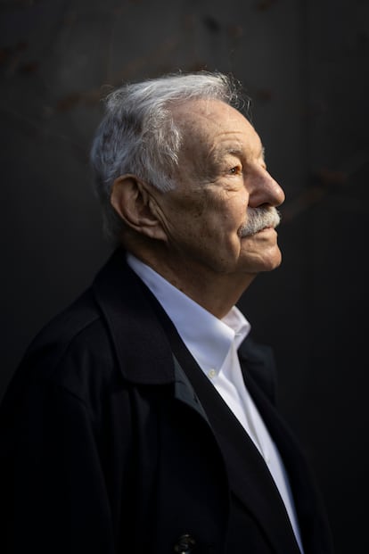 Fragmento de la portada de 'La intriga del funeral inconveniente'