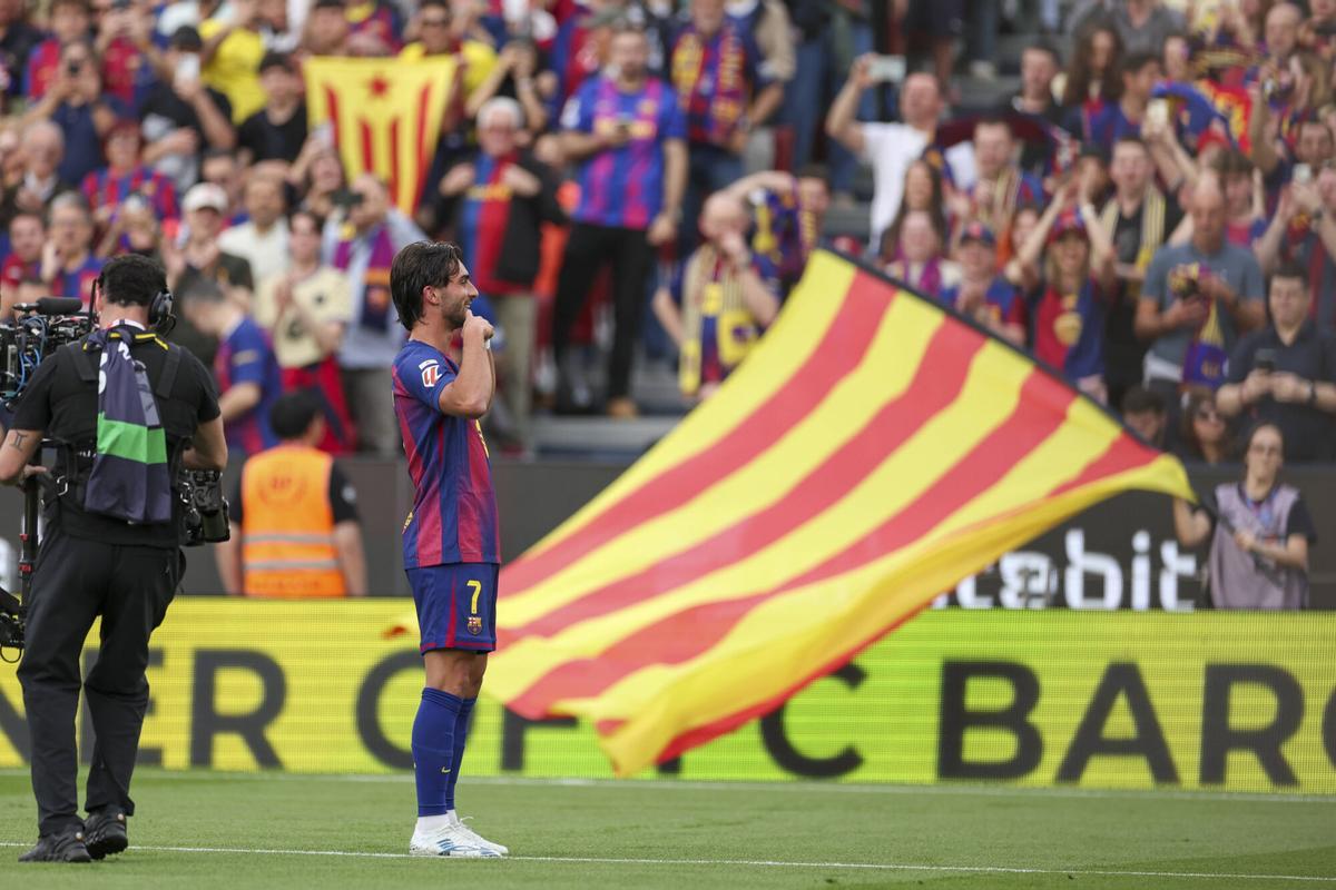Ferrán Torres celebra el gol del 2‑0 contra el Espanyol en el Camp Nou