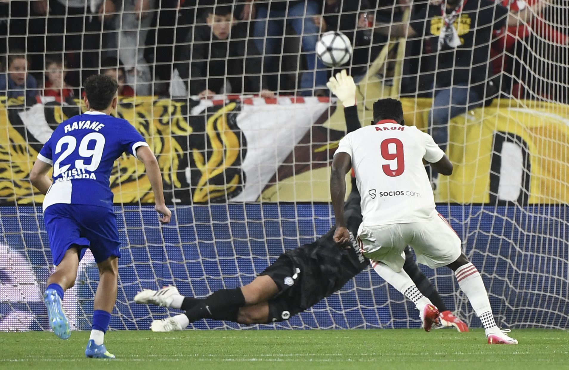 Celebración de Akor Adams tras marcar el primer gol del Sevilla contra el Atlético