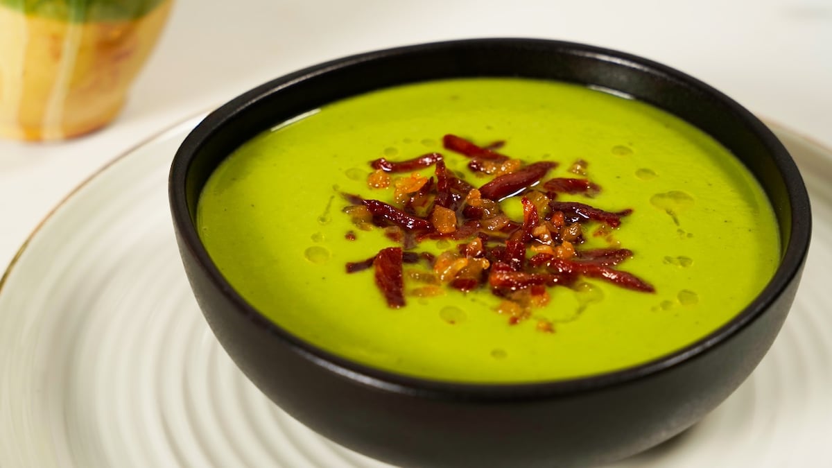 Plato de tirabeques salteados con ajo y limón