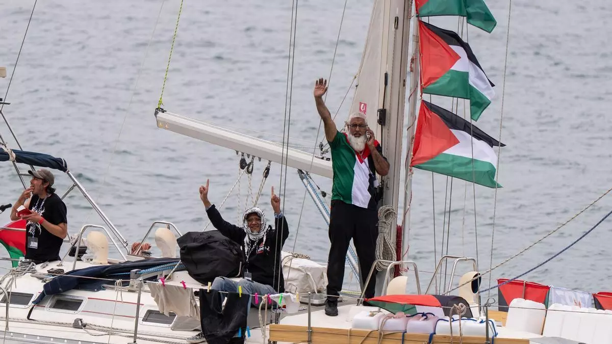 Cartel de protesta que muestra el símbolo del cribado de cáncer de mama