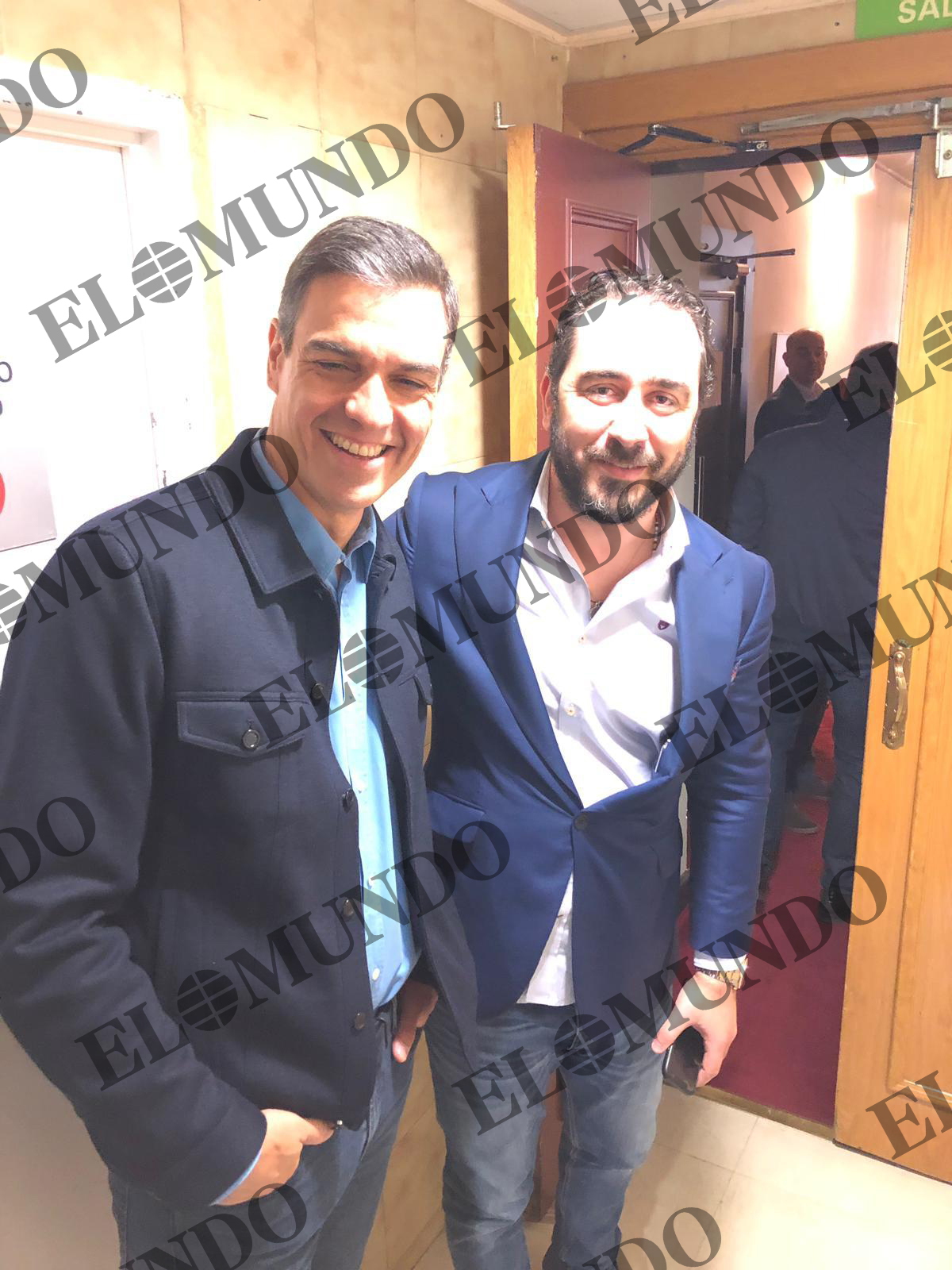 Víctor de Aldama y Leonor González Pano durante la oración del rosario