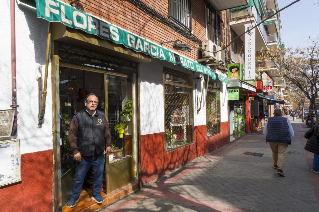 Exterior de la floristería familiar en Carabanchel