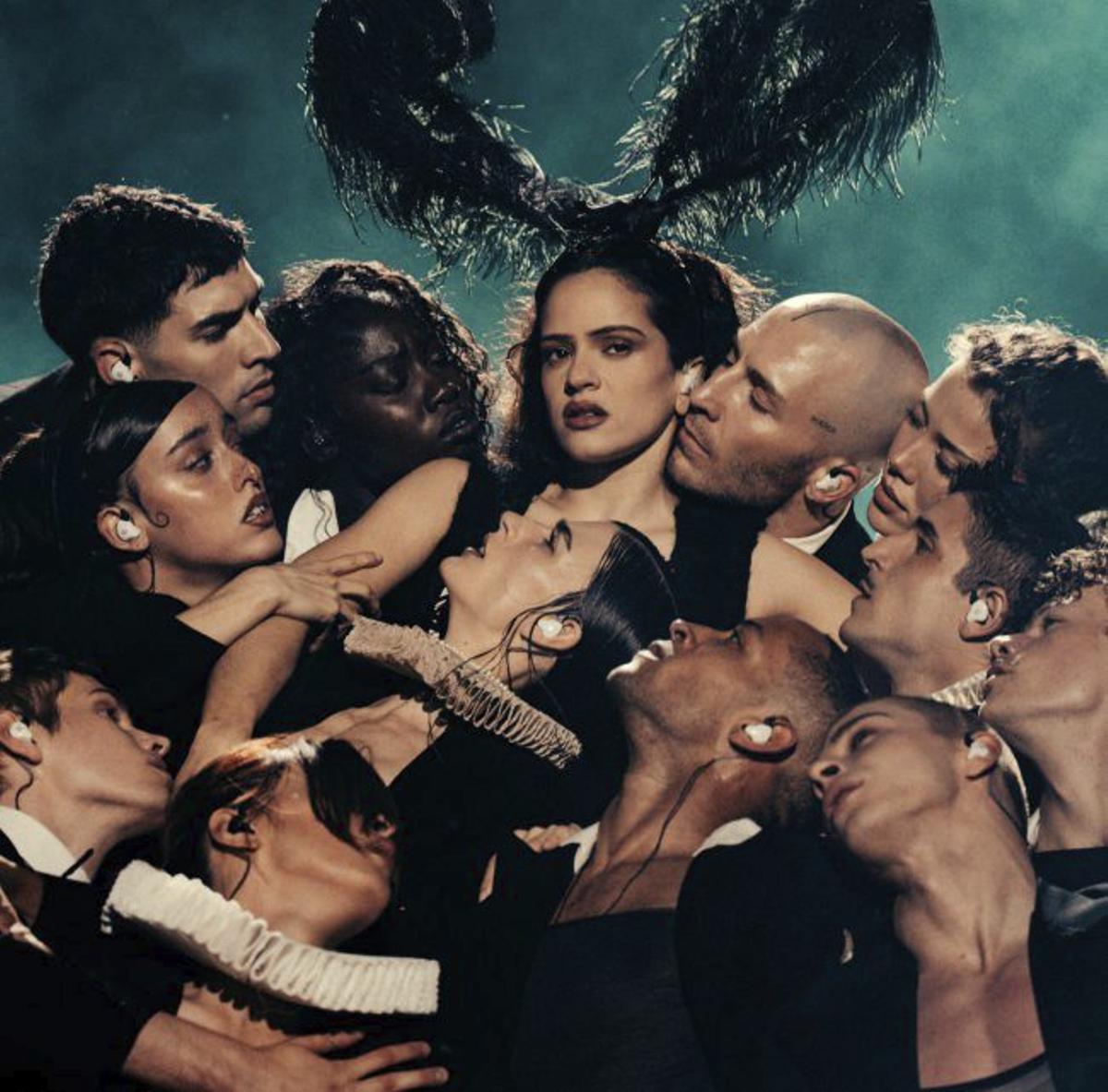 Rosalía en el LUX TOUR con maquillaje de Sergio Antón y peinado de Serpiente en el Palau Sant Jordi