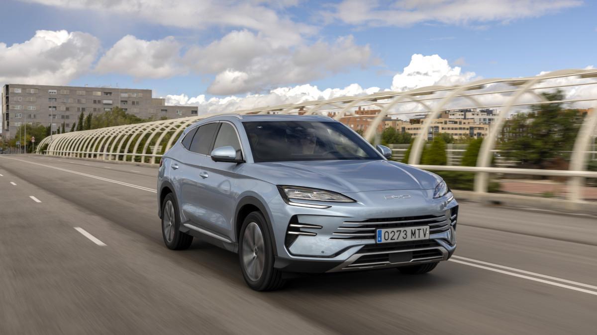 Gráfica de matriculaciones de coches chinos en España en 2025 y febrero 2026