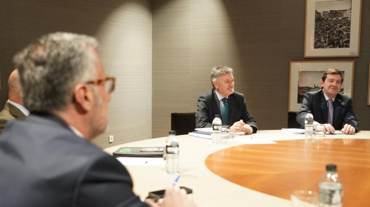 PP y Vox sellan acuerdo para la nueva Mesa de las Cortes de Castilla y León