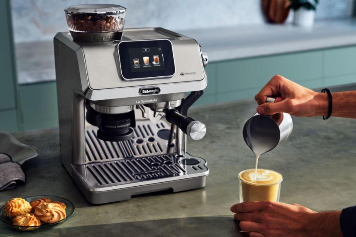 Pantalla táctil guiando los cinco pasos para preparar un café Perfetto