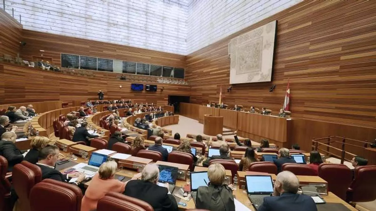 Grupos parlamentarios del PP discutiendo la estrategia legislativa