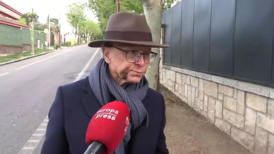 Detalle de la proyección de la Sagrada Família mientras Rosalía declara "T'estimo molt" al público