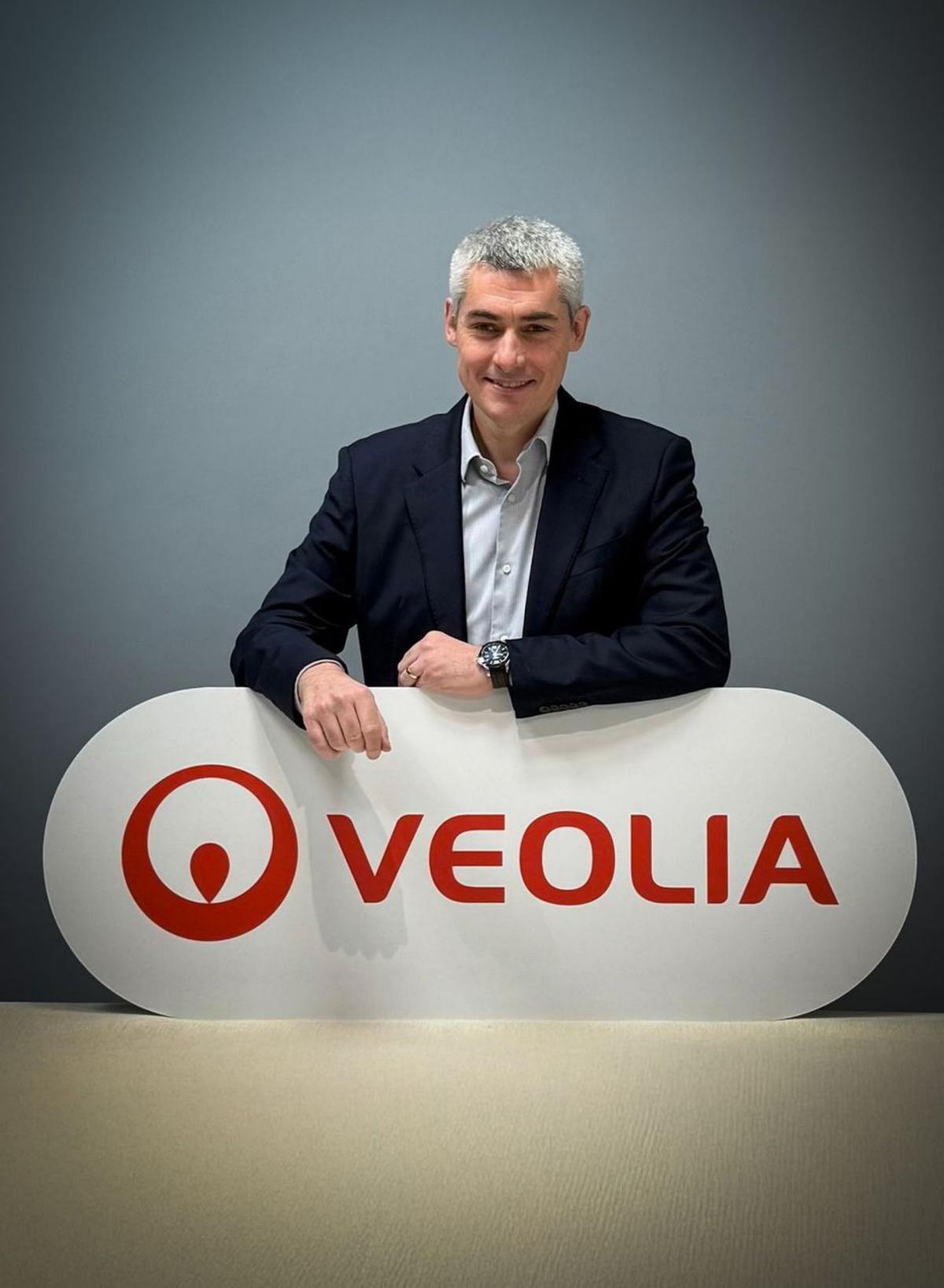 Estelle Brachlianoff hablando en Londres durante la presentación de la oferta de Veolia.