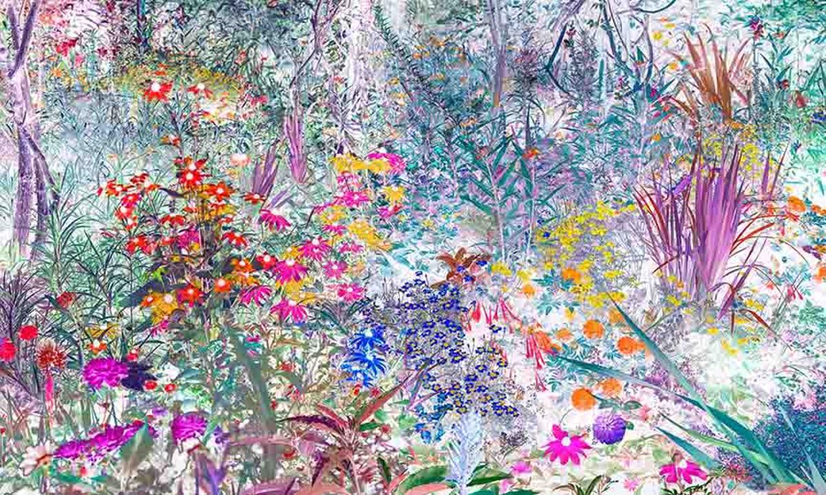 Foto del público frente a la fachada del COAM durante la inauguración de PhotoEspaña 2026