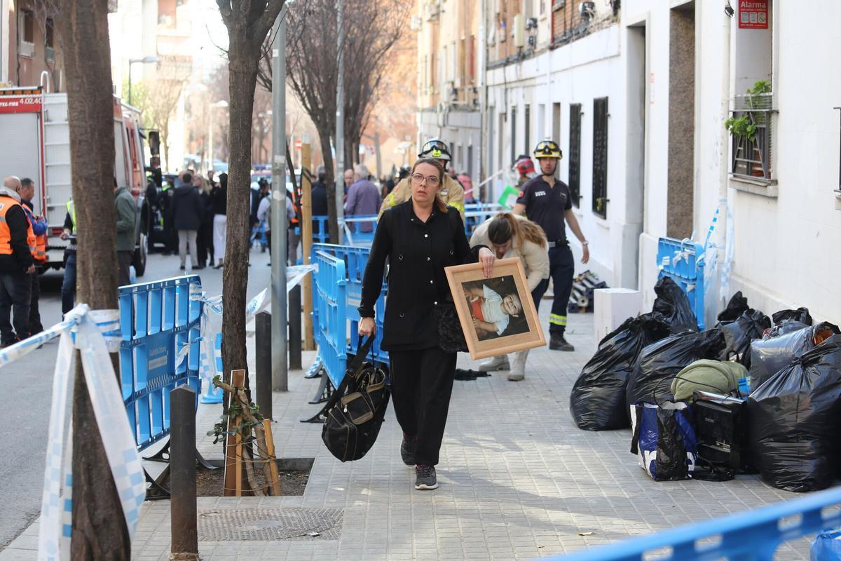 Vista del bloque colapsado en la calle Canigó, Badalona