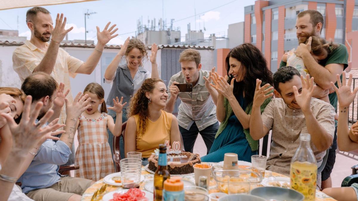 Escena de la película 'Sorda' con subtítulos para personas sordas