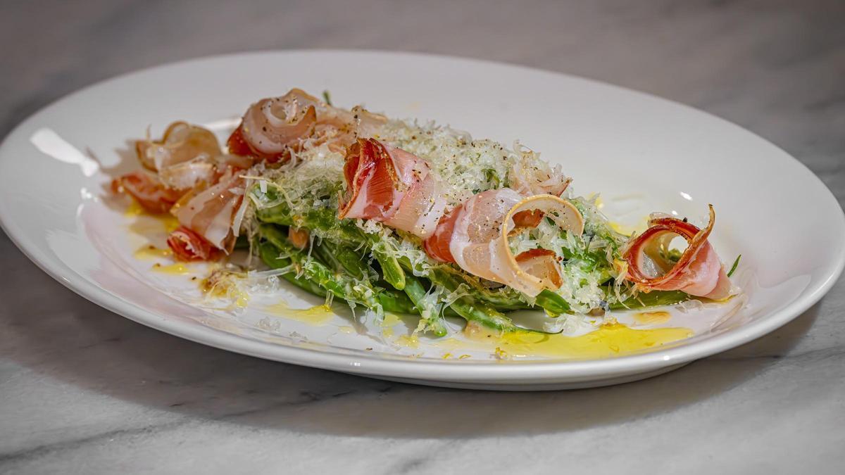Plato de judías verdes a la carbonara en Fino Bar, Barcelona