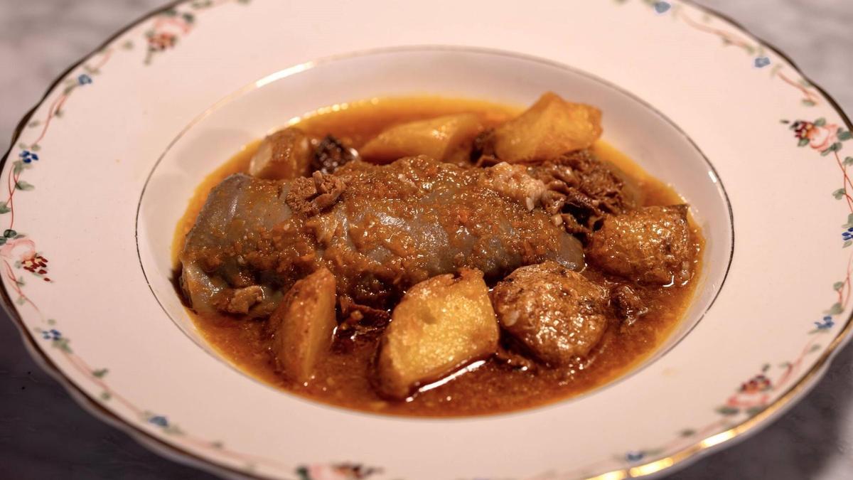Interior de la Bodega Josefa con la carta de vinos curada por Carla Viladric