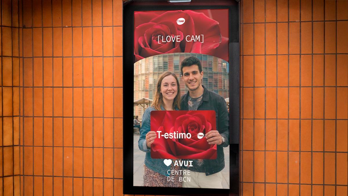 Tarjeta T‑estimo en mano, con espacio para escribir un mensaje de amor