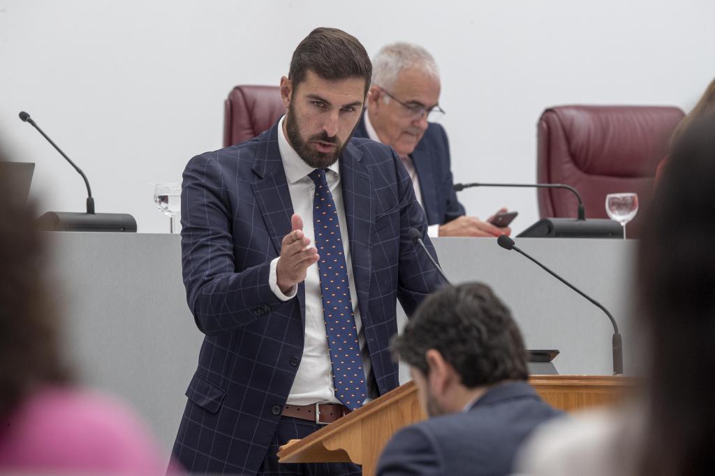 Vox Murcia: **José Ángel Antelo** exige congreso extraordinario y denuncia descomposición interna